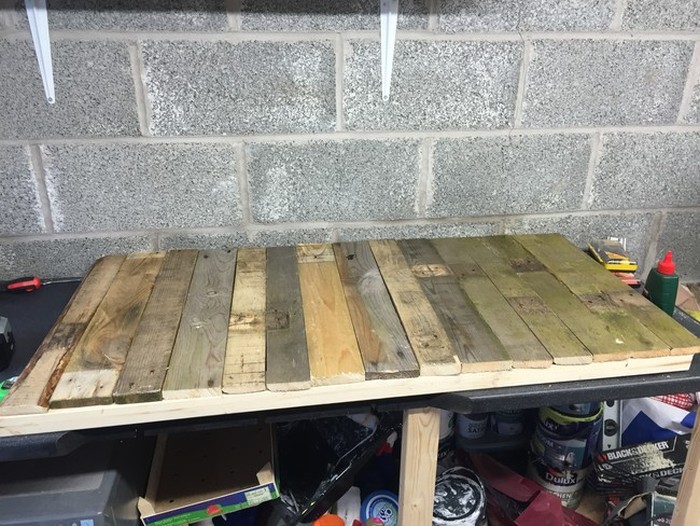 Man Turns Trash Into Treasure With This Pallet Desk (14 pics)