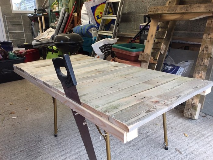 Man Turns Trash Into Treasure With This Pallet Desk (14 pics)