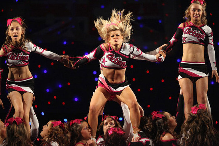 When Cheerleaders Make Awkward Faces (16 pics)