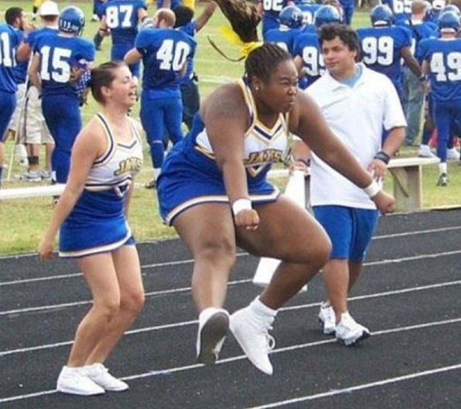 When Cheerleaders Make Awkward Faces (16 pics)