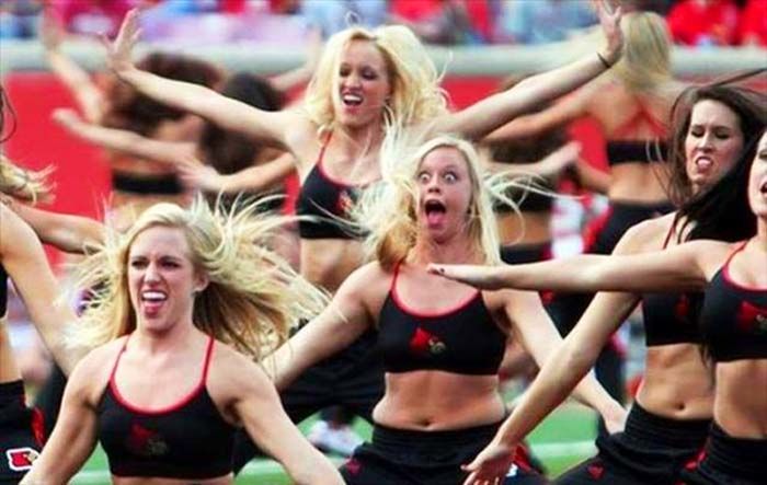 When Cheerleaders Make Awkward Faces (16 pics)