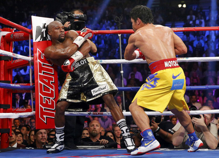 Floyd Mayweather Wins One Of The Biggest Boxing Matches In History (12 pics)