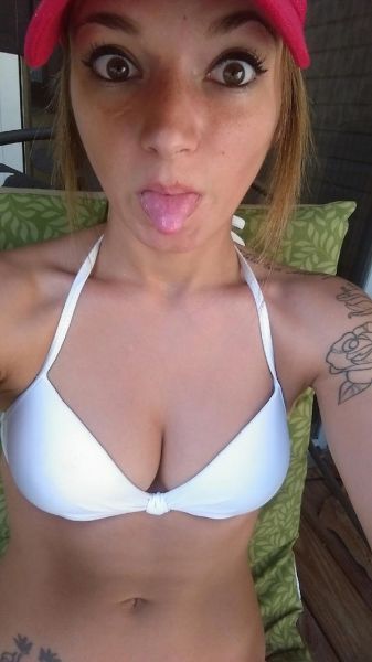 Who Doesn't Love A Gorgeous Girl With A Goofy Personality? (85 pics)
