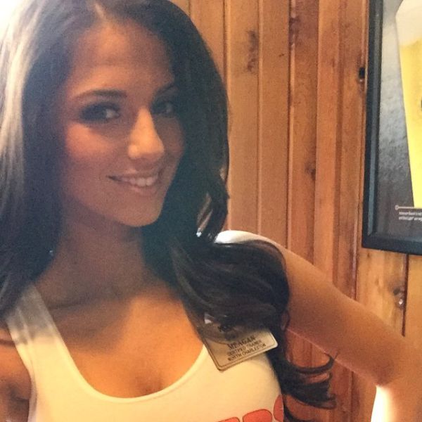 Sexy hooters women shaking boobs 