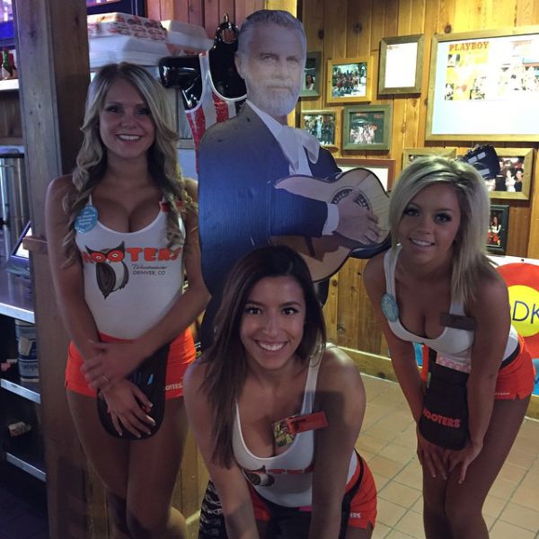 Hooters Girls Are The Hottest Servers On The Planet (44 pics)