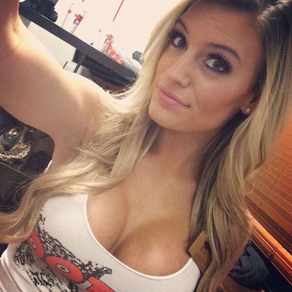 Hooters Girls Are The Hottest Servers On The Planet (44 pics)