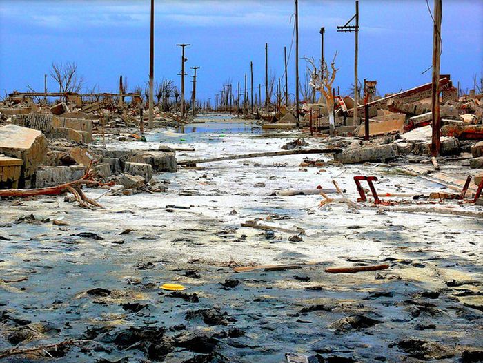 This Town Was Once Beautiful Until It Was Flooded (8 pics)