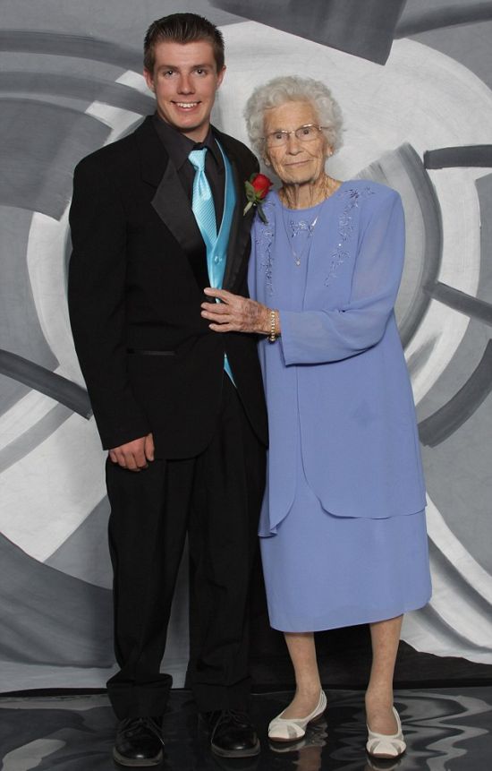 This Indiana Teen Took His 93 Year Old Grandmother To Prom (5 pics)