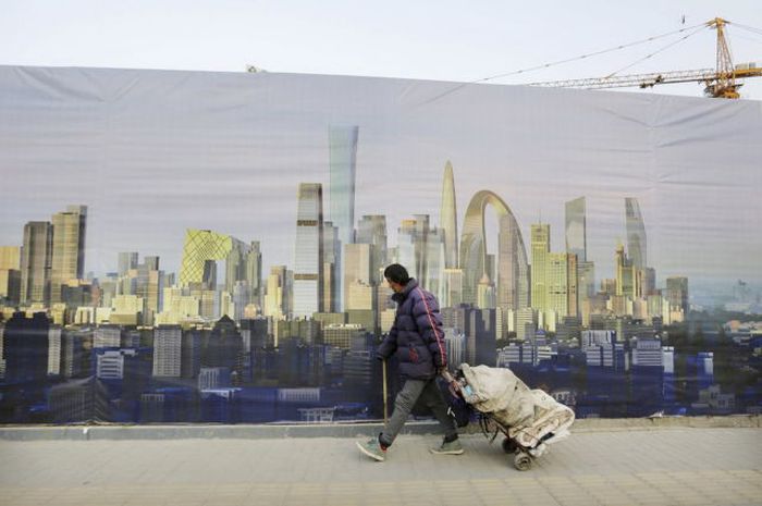 Candid Photos Show A Different Side Of Life In China (59 pics)