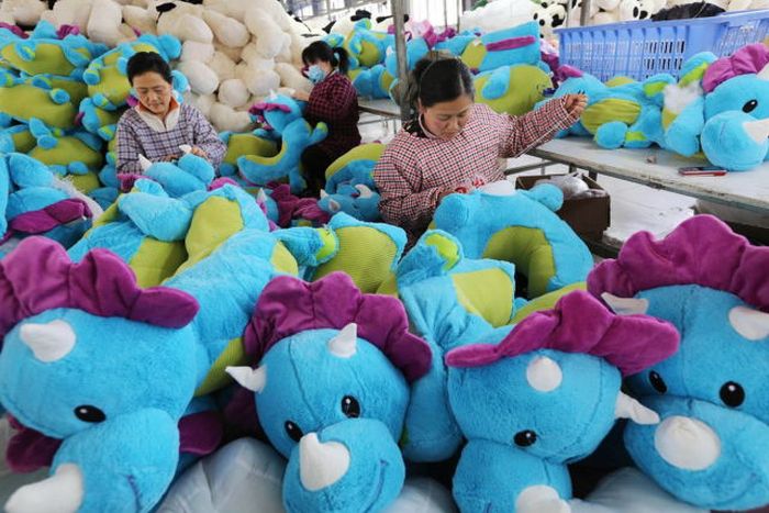 Candid Photos Show A Different Side Of Life In China (59 pics)