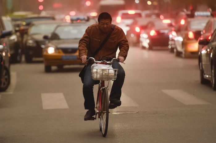 Candid Photos Show A Different Side Of Life In China (59 pics)