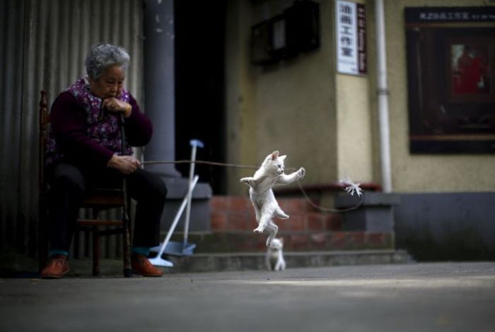 Candid Photos Show A Different Side Of Life In China (59 pics)