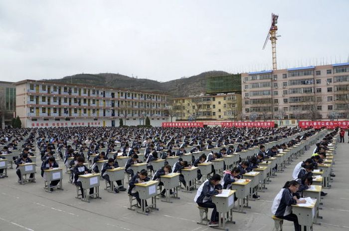 Candid Photos Show A Different Side Of Life In China (59 pics)