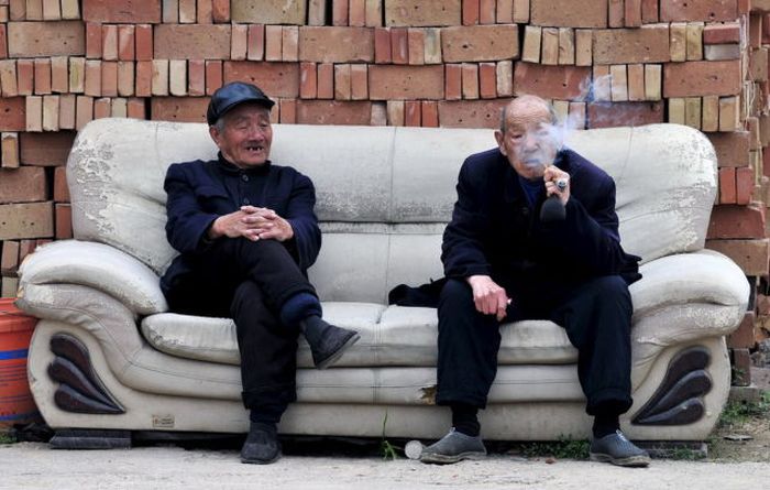 Candid Photos Show A Different Side Of Life In China (59 pics)