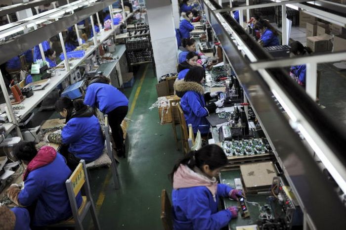 Candid Photos Show A Different Side Of Life In China (59 pics)