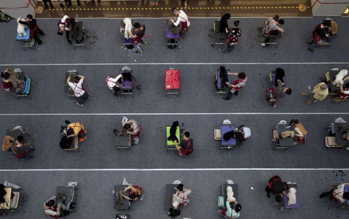 Candid Photos Show A Different Side Of Life In China (59 pics)