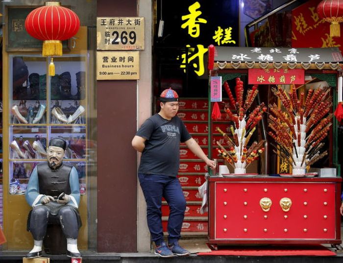 Candid Photos Show A Different Side Of Life In China (59 pics)