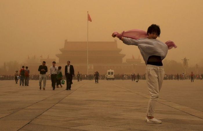 Candid Photos Show A Different Side Of Life In China (59 pics)