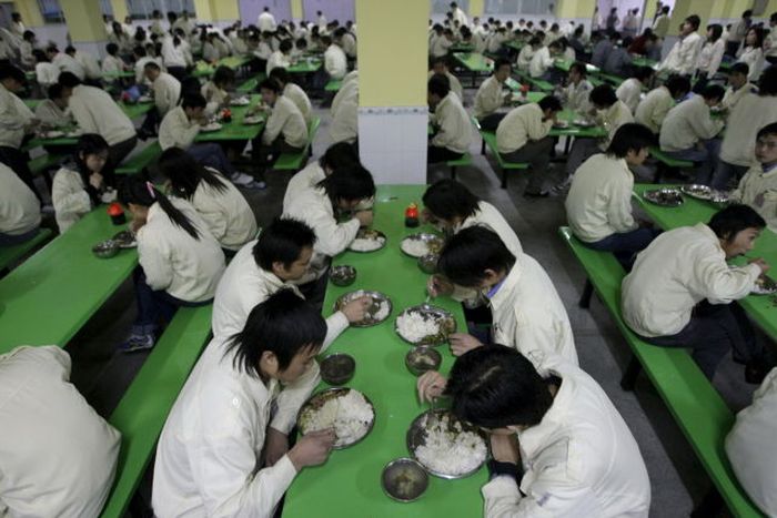 Candid Photos Show A Different Side Of Life In China (59 pics)