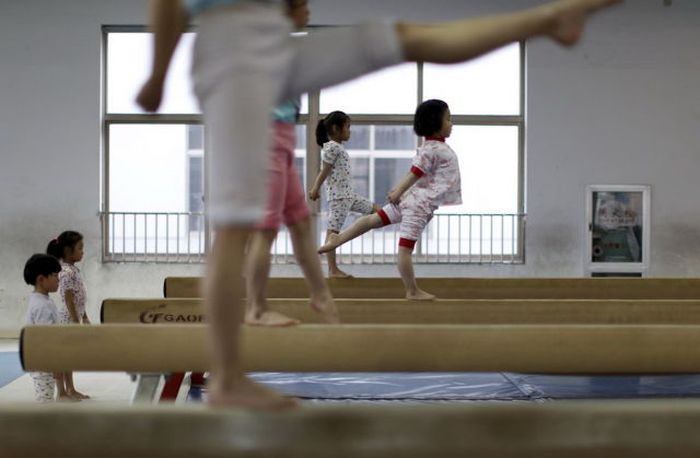 Candid Photos Show A Different Side Of Life In China (59 pics)