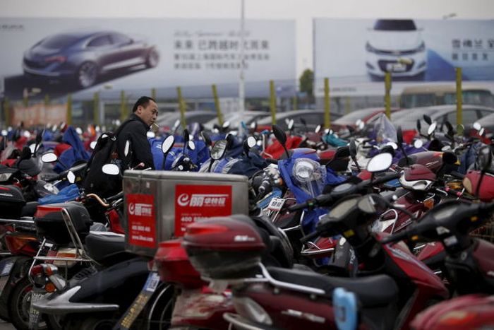Candid Photos Show A Different Side Of Life In China (59 pics)
