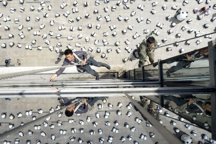 Candid Photos Show A Different Side Of Life In China (59 pics)