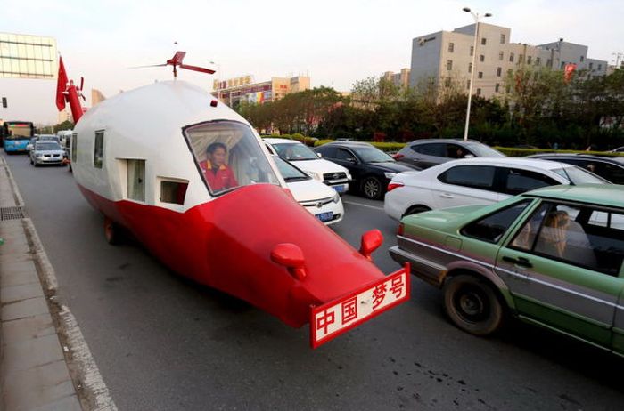 Candid Photos Show A Different Side Of Life In China (59 pics)