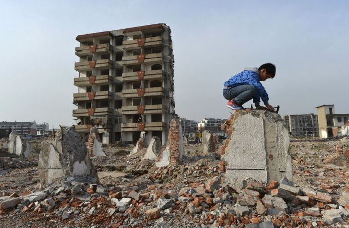 Candid Photos Show A Different Side Of Life In China (59 pics)