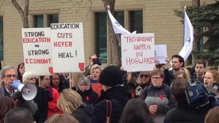 Protesters Who Totally Nailed It With Their Sign Game (25 pics)