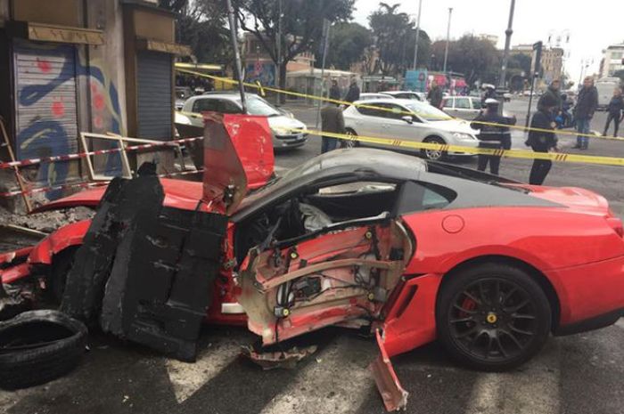 Valet Crashes A Ferrari Right Into A Storefront (4 pics)