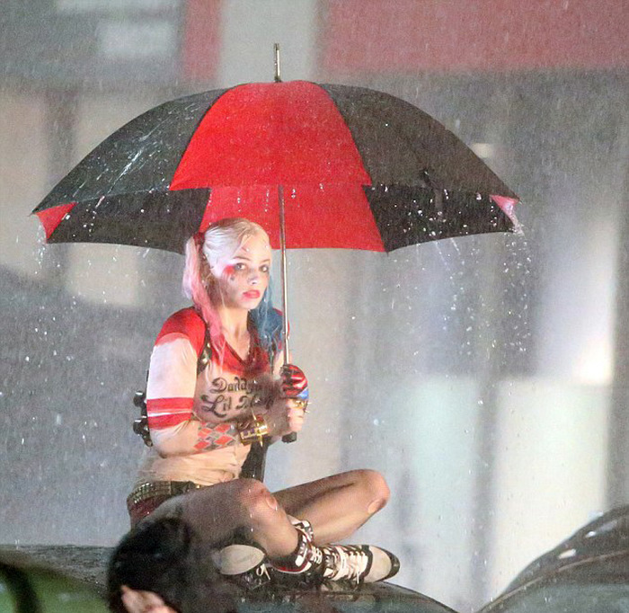 Will Smith And Margot Robbie Get Wet On The Set Of Suicide Squad (14 pics)