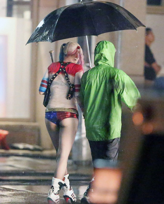 Will Smith And Margot Robbie Get Wet On The Set Of Suicide Squad (14 pics)
