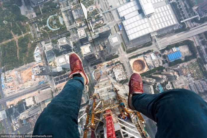 Two Daredevils Climbed The Second Highest Skyscraper To Take Selfies (7 pics + video)