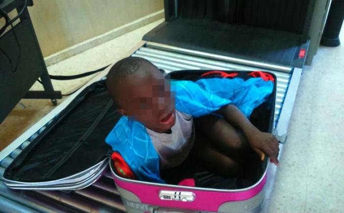 Woman Tries To Smuggle Her 8 Year Old Son Into Spain Using A Suitcase (4 pics)