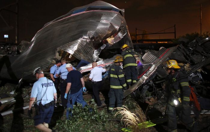 Shocking Photos From The Recent Amtrak Crash In Philadelphia (10 pics)