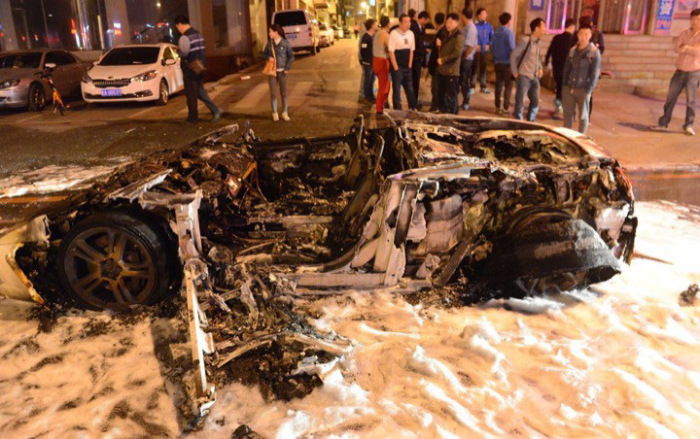 Lamborghini Catches Fire And Burns To The Ground (4 pics)