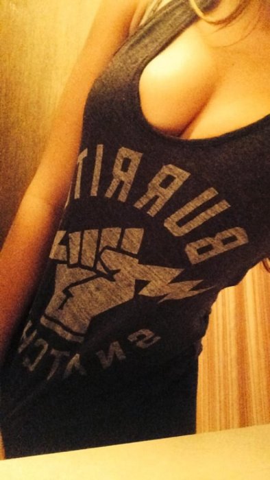 These Sexy Girls Just Don't Want To Keep Their Clothes On (40 pics)