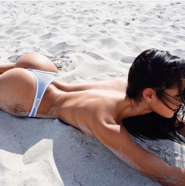 These Girls All Have Great Butts And They Know It (48 pics)