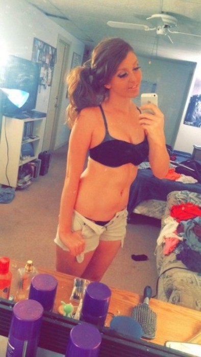 These Sexy Selfies Are Exactly What You Need Right Now (33 pics)