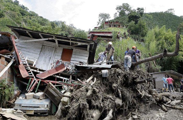Mudslide Destroys Colombian Village And Leaves 50 Dead (18 pics)