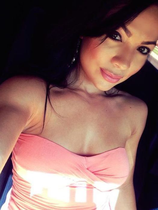 These Hot Girls Just Can't Stop Taking Sexy Selfies (25 pics)
