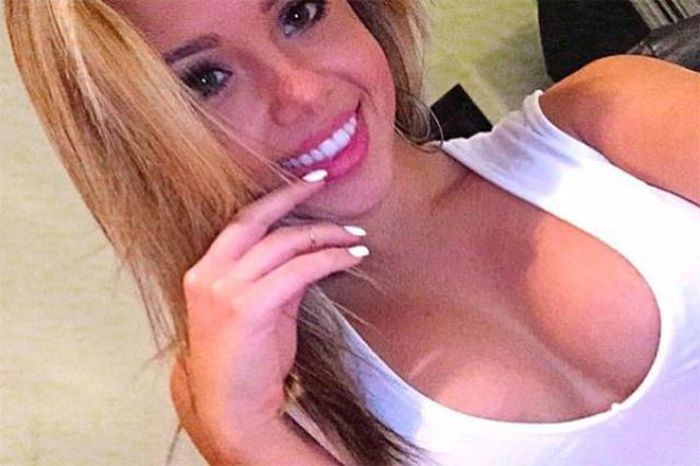 These Hot Girls Just Can't Stop Taking Sexy Selfies (25 pics)
