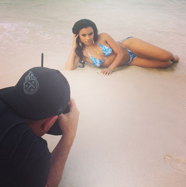 Tennessee Titans Cheerleaders Get Wet And Wild For A Bikini Photo Shoot (13 pics)