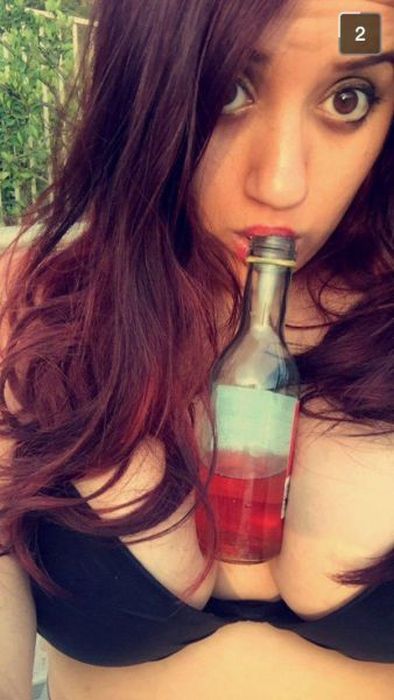 Busty Girls Know How To Get Your Attention (38 pics)