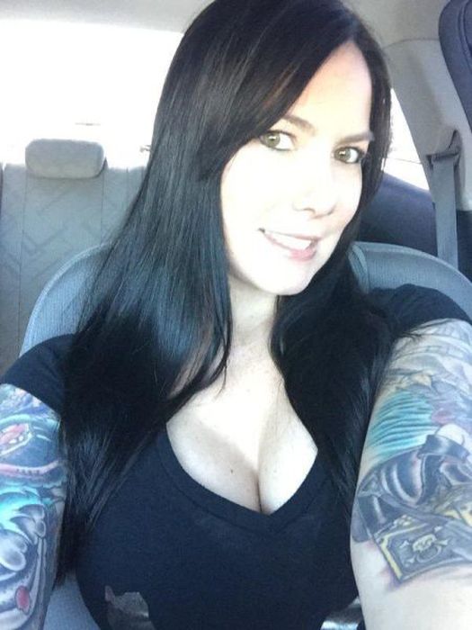 Busty Girls Know How To Get Your Attention (38 pics)