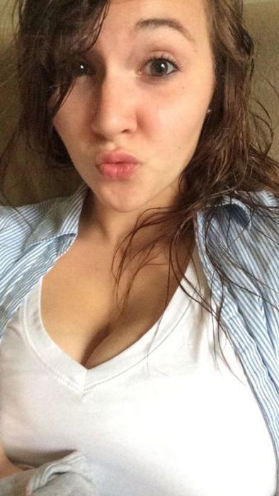 Busty Girls Know How To Get Your Attention (38 pics)
