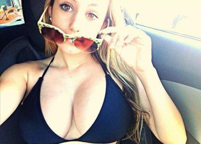 Busty Girls Know How To Get Your Attention (38 pics)