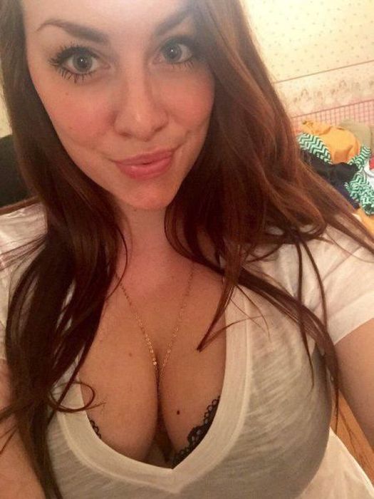 Busty Girls Know How To Get Your Attention (38 pics)