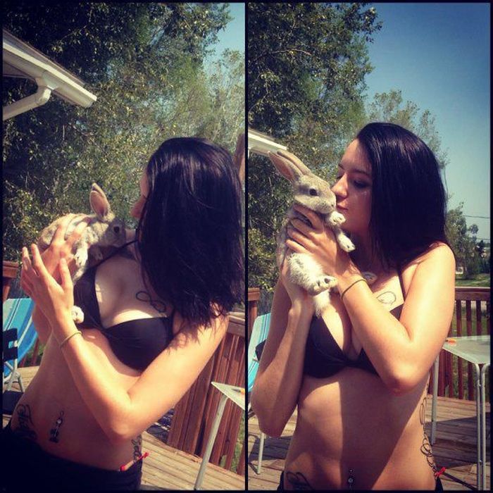 Busty Girls Know How To Get Your Attention (38 pics)