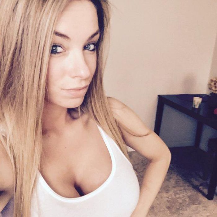 Busty Girls Know How To Get Your Attention (38 pics)